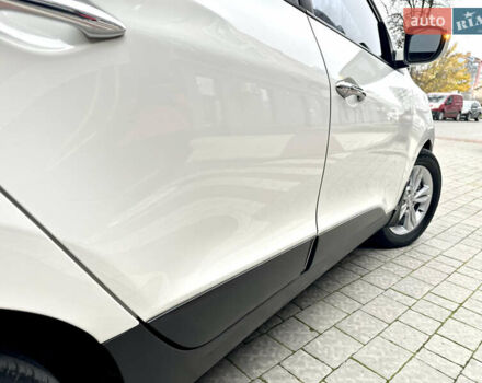 Белый Хендай их35, объемом двигателя 2 л и пробегом 178 тыс. км за 11900 $, фото 73 на Automoto.ua