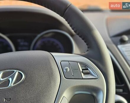 Белый Хендай их35, объемом двигателя 2 л и пробегом 137 тыс. км за 12600 $, фото 17 на Automoto.ua