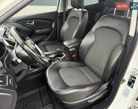 Білий Хендай іх35, об'ємом двигуна 2 л та пробігом 132 тис. км за 9999 $, фото 26 на Automoto.ua