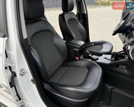 Білий Хендай іх35, об'ємом двигуна 2 л та пробігом 133 тис. км за 9600 $, фото 37 на Automoto.ua