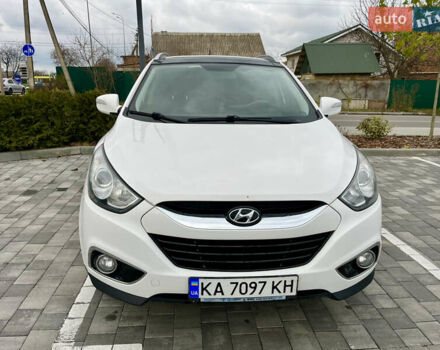 Белый Хендай их35, объемом двигателя 2 л и пробегом 168 тыс. км за 11800 $, фото 2 на Automoto.ua