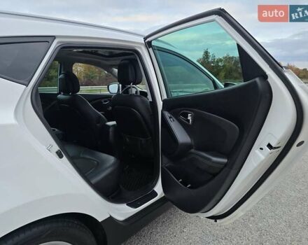 Белый Хендай их35, объемом двигателя 2 л и пробегом 211 тыс. км за 12999 $, фото 55 на Automoto.ua