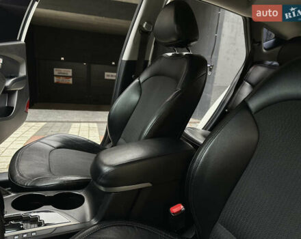 Белый Хендай их35, объемом двигателя 2 л и пробегом 178 тыс. км за 11900 $, фото 34 на Automoto.ua