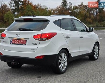 Белый Хендай их35, объемом двигателя 2 л и пробегом 211 тыс. км за 12999 $, фото 4 на Automoto.ua