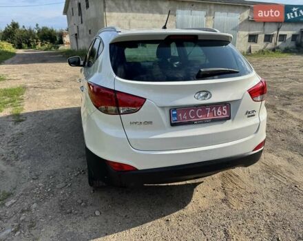 Белый Хендай их35, объемом двигателя 1.7 л и пробегом 289 тыс. км за 9400 $, фото 4 на Automoto.ua