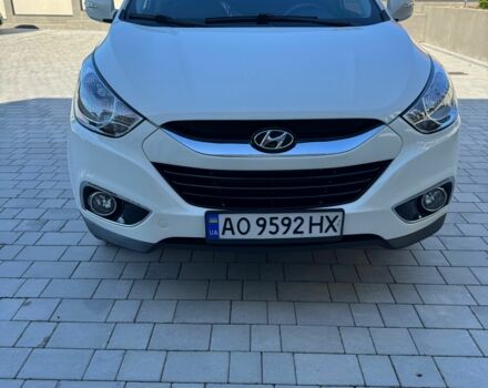 Белый Хендай их35, объемом двигателя 2 л и пробегом 178 тыс. км за 12800 $, фото 2 на Automoto.ua