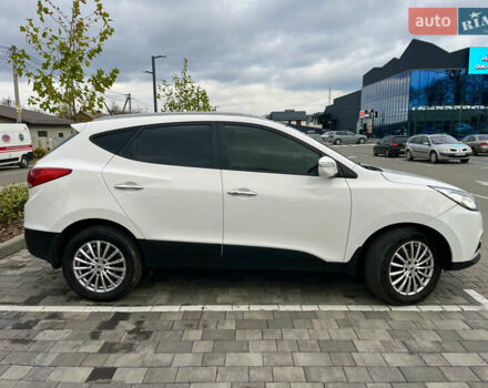 Белый Хендай их35, объемом двигателя 2 л и пробегом 168 тыс. км за 11800 $, фото 4 на Automoto.ua