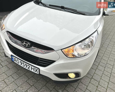Белый Хендай их35, объемом двигателя 2 л и пробегом 178 тыс. км за 11900 $, фото 15 на Automoto.ua