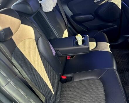 Белый Хендай их35, объемом двигателя 2 л и пробегом 99 тыс. км за 12500 $, фото 2 на Automoto.ua