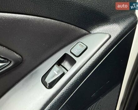 Білий Хендай іх35, об'ємом двигуна 2 л та пробігом 132 тис. км за 9999 $, фото 68 на Automoto.ua