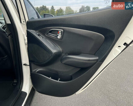 Белый Хендай их35, объемом двигателя 2 л и пробегом 172 тыс. км за 15500 $, фото 18 на Automoto.ua