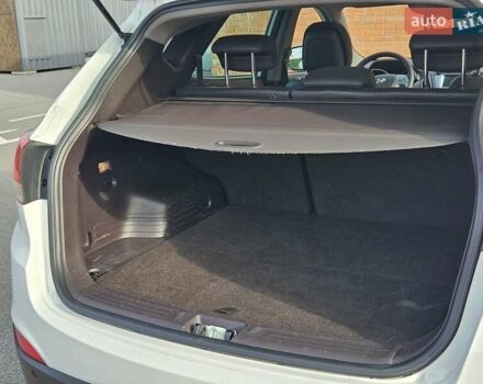 Белый Хендай их35, объемом двигателя 2 л и пробегом 137 тыс. км за 12600 $, фото 46 на Automoto.ua