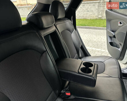 Белый Хендай их35, объемом двигателя 2 л и пробегом 178 тыс. км за 11900 $, фото 53 на Automoto.ua