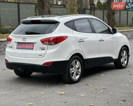 Белый Хендай их35, объемом двигателя 2 л и пробегом 172 тыс. км за 14900 $, фото 4 на Automoto.ua