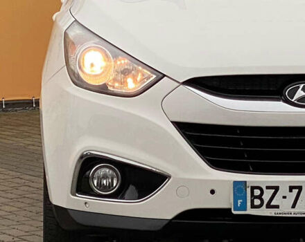 Белый Хендай их35, объемом двигателя 1.7 л и пробегом 204 тыс. км за 11500 $, фото 9 на Automoto.ua