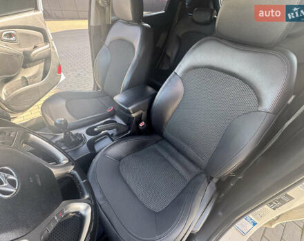 Білий Хендай іх35, об'ємом двигуна 1.69 л та пробігом 248 тис. км за 11450 $, фото 28 на Automoto.ua