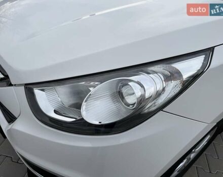Білий Хендай іх35, об'ємом двигуна 2 л та пробігом 133 тис. км за 9600 $, фото 14 на Automoto.ua