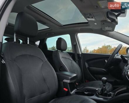 Белый Хендай их35, объемом двигателя 2 л и пробегом 211 тыс. км за 12999 $, фото 36 на Automoto.ua