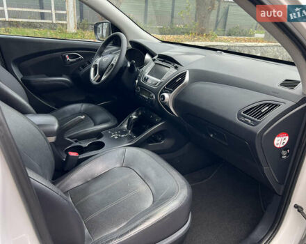 Белый Хендай их35, объемом двигателя 2 л и пробегом 172 тыс. км за 14900 $, фото 13 на Automoto.ua