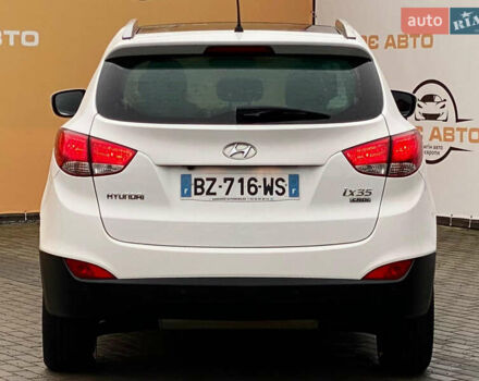 Белый Хендай их35, объемом двигателя 1.7 л и пробегом 204 тыс. км за 11500 $, фото 3 на Automoto.ua
