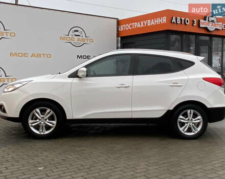 Белый Хендай их35, объемом двигателя 1.7 л и пробегом 204 тыс. км за 11500 $, фото 1 на Automoto.ua