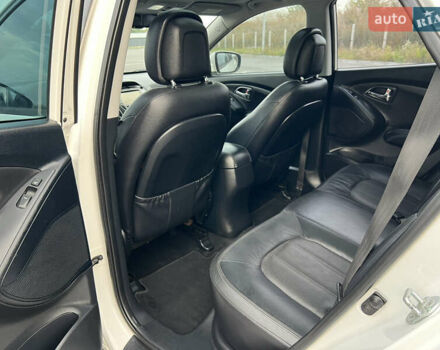 Белый Хендай их35, объемом двигателя 2 л и пробегом 172 тыс. км за 15500 $, фото 15 на Automoto.ua