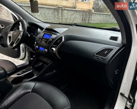 Белый Хендай их35, объемом двигателя 2 л и пробегом 178 тыс. км за 11900 $, фото 55 на Automoto.ua