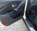 Белый Хендай их35, объемом двигателя 2 л и пробегом 178 тыс. км за 12800 $, фото 5 на Automoto.ua