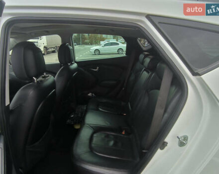 Белый Хендай их35, объемом двигателя 2 л и пробегом 191 тыс. км за 11100 $, фото 3 на Automoto.ua