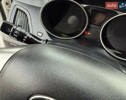 Білий Хендай іх35, об'ємом двигуна 2 л та пробігом 132 тис. км за 9999 $, фото 29 на Automoto.ua