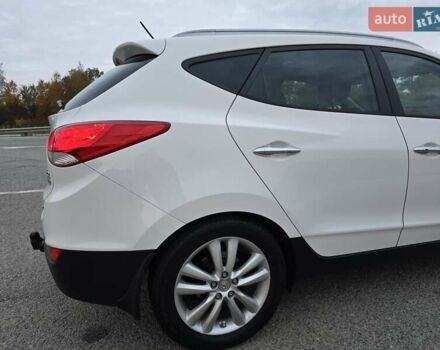 Белый Хендай их35, объемом двигателя 2 л и пробегом 211 тыс. км за 12999 $, фото 17 на Automoto.ua