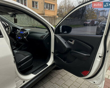 Белый Хендай их35, объемом двигателя 2 л и пробегом 178 тыс. км за 11900 $, фото 50 на Automoto.ua