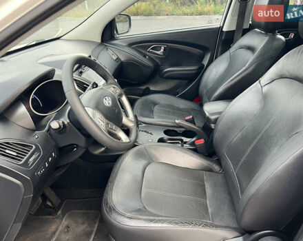Белый Хендай их35, объемом двигателя 2 л и пробегом 172 тыс. км за 15500 $, фото 30 на Automoto.ua