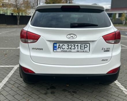 Белый Хендай их35, объемом двигателя 2 л и пробегом 242 тыс. км за 12012 $, фото 2 на Automoto.ua