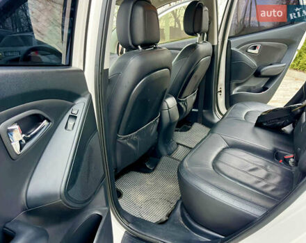 Белый Хендай их35, объемом двигателя 2 л и пробегом 168 тыс. км за 11800 $, фото 24 на Automoto.ua