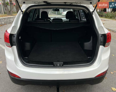 Белый Хендай их35, объемом двигателя 2 л и пробегом 172 тыс. км за 14900 $, фото 7 на Automoto.ua