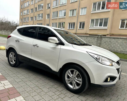 Белый Хендай их35, объемом двигателя 2 л и пробегом 178 тыс. км за 11900 $, фото 4 на Automoto.ua