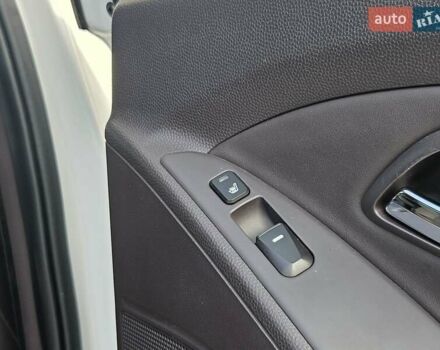 Белый Хендай их35, объемом двигателя 2 л и пробегом 137 тыс. км за 12600 $, фото 47 на Automoto.ua