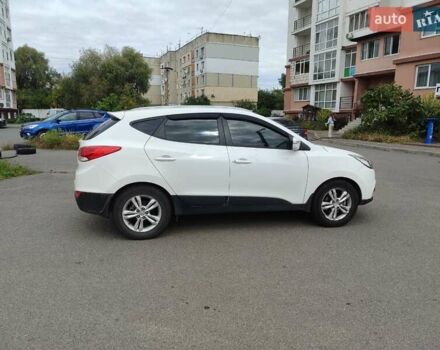 Белый Хендай их35, объемом двигателя 2 л и пробегом 151 тыс. км за 13500 $, фото 3 на Automoto.ua