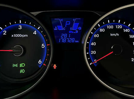 Белый Хендай их35, объемом двигателя 2 л и пробегом 178 тыс. км за 11900 $, фото 62 на Automoto.ua