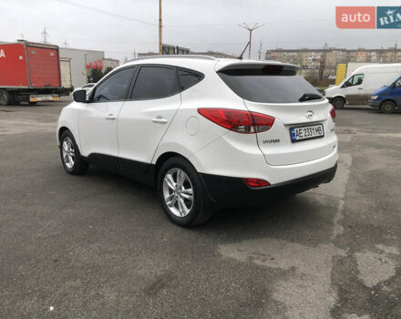 Белый Хендай их35, объемом двигателя 2 л и пробегом 120 тыс. км за 13500 $, фото 3 на Automoto.ua