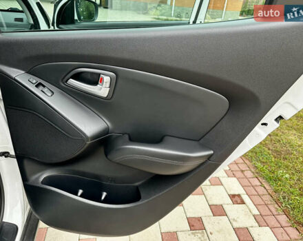 Білий Хендай іх35, об'ємом двигуна 2 л та пробігом 144 тис. км за 16000 $, фото 25 на Automoto.ua