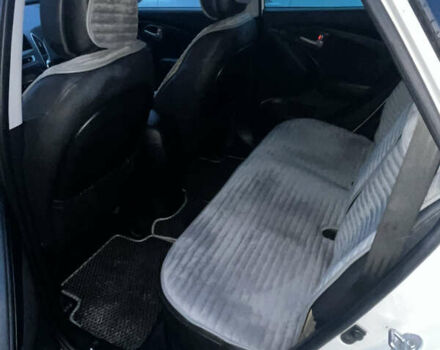 Білий Хендай іх35, об'ємом двигуна 1.69 л та пробігом 220 тис. км за 13300 $, фото 16 на Automoto.ua