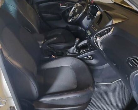 Білий Хендай іх35, об'ємом двигуна 1.69 л та пробігом 218 тис. км за 13800 $, фото 4 на Automoto.ua