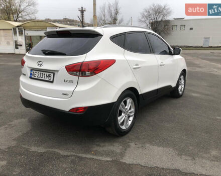 Белый Хендай их35, объемом двигателя 2 л и пробегом 120 тыс. км за 13500 $, фото 5 на Automoto.ua