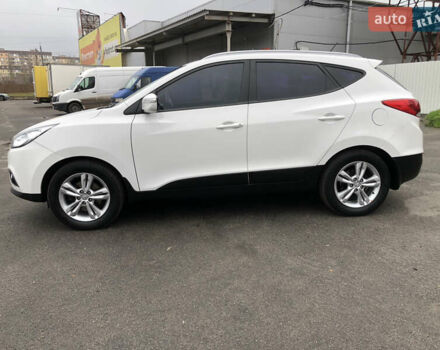 Белый Хендай их35, объемом двигателя 2 л и пробегом 120 тыс. км за 13500 $, фото 2 на Automoto.ua