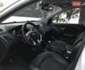 Белый Хендай их35, объемом двигателя 1.7 л и пробегом 187 тыс. км за 11985 $, фото 56 на Automoto.ua