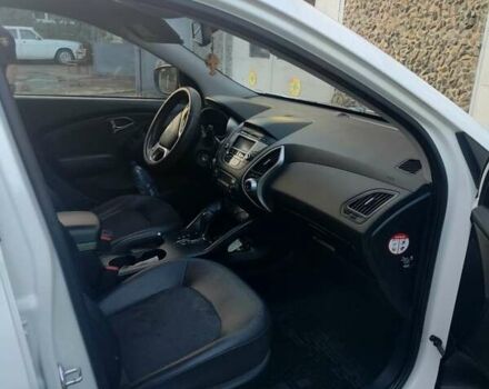 Белый Хендай их35, объемом двигателя 2 л и пробегом 190 тыс. км за 13300 $, фото 9 на Automoto.ua