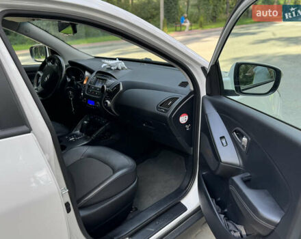 Білий Хендай іх35, об'ємом двигуна 2 л та пробігом 238 тис. км за 14900 $, фото 6 на Automoto.ua