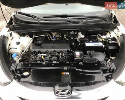 Белый Хендай их35, объемом двигателя 2 л и пробегом 120 тыс. км за 13500 $, фото 8 на Automoto.ua